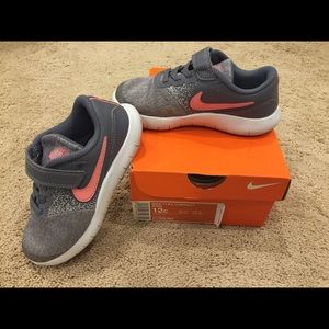 Girls Nike tennis shoes